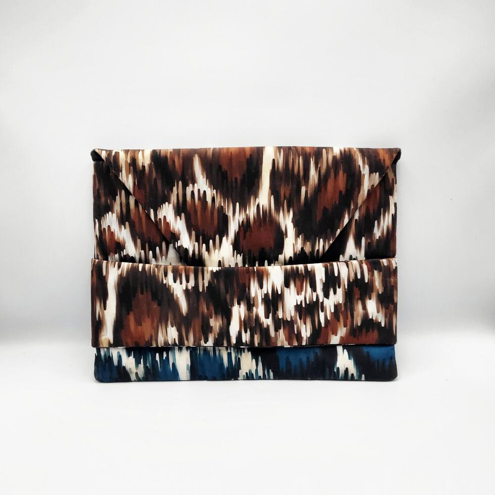 Mighty Oak Envelope Clutch Bag Pouch Chevron Ikat Pattern Geometric Blurred-edge